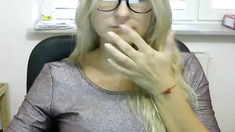 maarie19 Young slut fucks phallus cunt