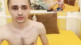 wendinhank Cute babe strips and jerks off shaved holes