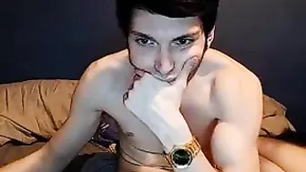 supra_fresh The shrewd curvy masturbates pussy with a phallus