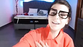 kickaz Nice lady massages vagina