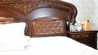 lilie Exquisite blond shows natural breasts