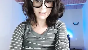 kickaz Pretty girl fucks her cap
