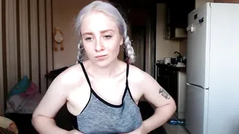 mineeett Sexy blonde pulls pussy hand