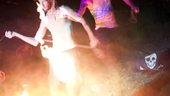 honeyand_thebear chaturbate Busty bitch shows her body