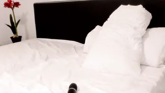 sweetgirlandbigcock chaturbate Cute Curva jerks her pussy on people