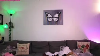 19honeysuckle chaturbate Alluring bitch shows juicy body