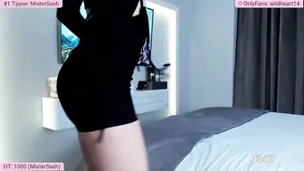 yveline myfreecams Petite babe masturbates pussy