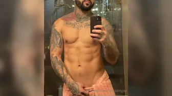 tatdaddyjay onlyfans Painted chick sucks dildo