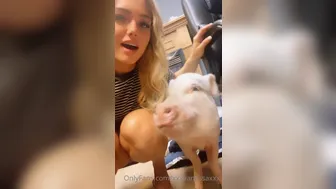 xxxvanessaxxx onlyfans Hot babe fucks shaved holes