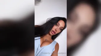 Scarlet Silva onlyfans Crazy bitch fucks herself with fingers