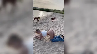 onlyfans Day CluB Blissful babe gently pulls pussy