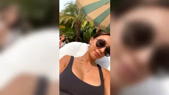 Scarlet Silva onlyfans Sexy lady caresses pussy