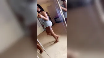 mochameanass onlyfans Magnificent prankster shows herself naked on the street