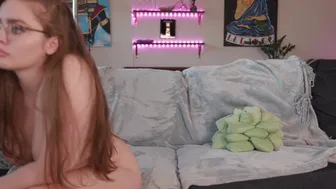 MaryMoody onlyfans Crazy chick is jerking off her pussy