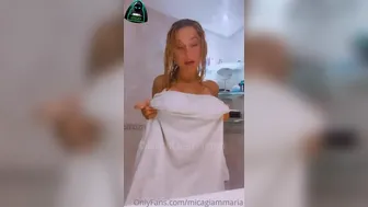 Mia Giamaria onlyfans Cute girl pulls sex lips