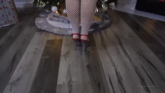 lusciousnancy onlyfans Masturbates the cap behind the cash register