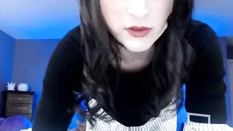 jalyn Impressive slut fucks herself with sex toy
