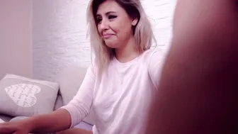 xxkoraxx shakes tits at the stove