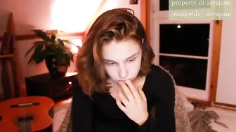 aryajane Busty pussy rubs clit with finger
