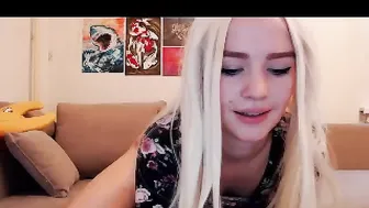 dianaholly Skinny woman zhahaetsya with a dildo