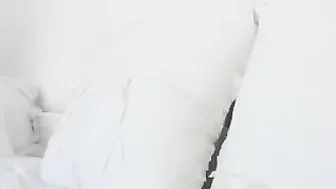 jopeep A charming woman exposes the sexy body
