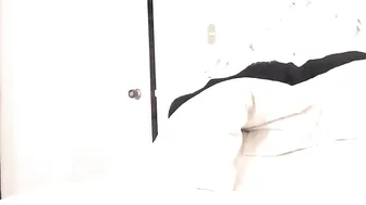 dulcemoon Exquisite bitch gently jerks her pussy