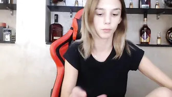 fallingdevil Naughty kurva masturbates pussy