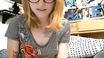 blueasfuck Cute bitch pulls pussy