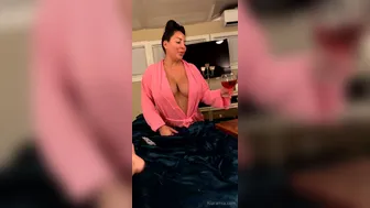 Kiara Mia onlyfans Teen slut gently jerks her pussy