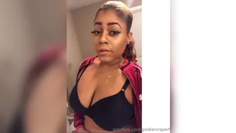 goldiemrsperf onlyfans A bitch eating a banana