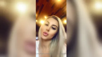 bootyqueenwinter onlyfans Spectacular bitch jerks off juicy pussy