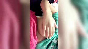 evonyrosalina onlyfans Black-haired beauty communicates in fries