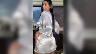 COLOMBIAN PUSSY aka Ruby More aka rubymore onlyfans Incendiary Ukrainian shows off huge buffers