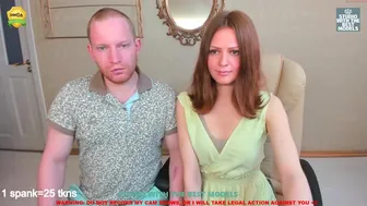 carnelia_n_peter chaturbate Pretty woman sitting in a chair