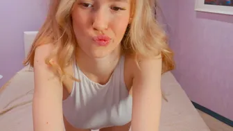 lolly_bella_ chaturbate Beautiful chick boasts big boobs