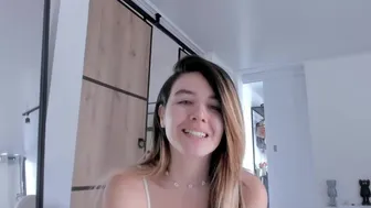 lauravega chaturbate Buxom fucks pussy with phallus