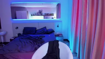 amysplit chaturbate Latin slut seduces with curvaceous