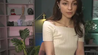 victoria_cray chaturbate A dolly shows her chest