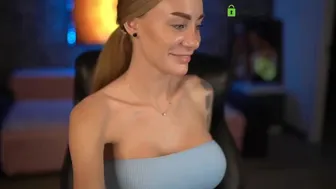 drug_girl chaturbate Sexy babe hammering herself in both slits