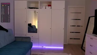 _blackbee_ chaturbate Petite brunette babe sucking dildo