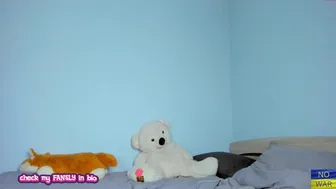 dianna_wood chaturbate Busty Shmara undresses and caresses her pussy