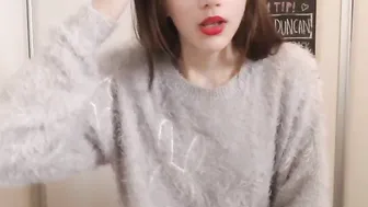 MissAlice Hot female fucks pussy