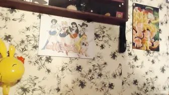 kloe Tempting chick fingering pussy