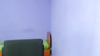 redshy Hot brunette girl gently masturbates cunt