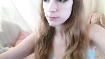 arielsilverr Cute babe licks dildo