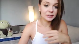 caireen Shrews confused fucks her pussy with a phallus