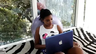 queen_chanel Playful woman caresses shaved pussy