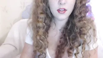 nicola_lyn Naughty babe masturbates with her sex toy cap