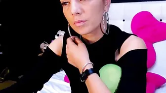 deeadiamond Sexy babe shows big tits