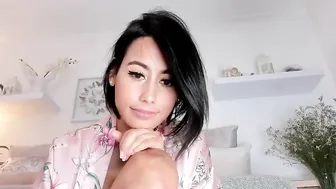 florabella Crazy lady caresses natural tits